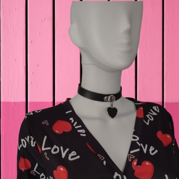 Large Adorable Valentine pajama romper - Picture 4 of 8